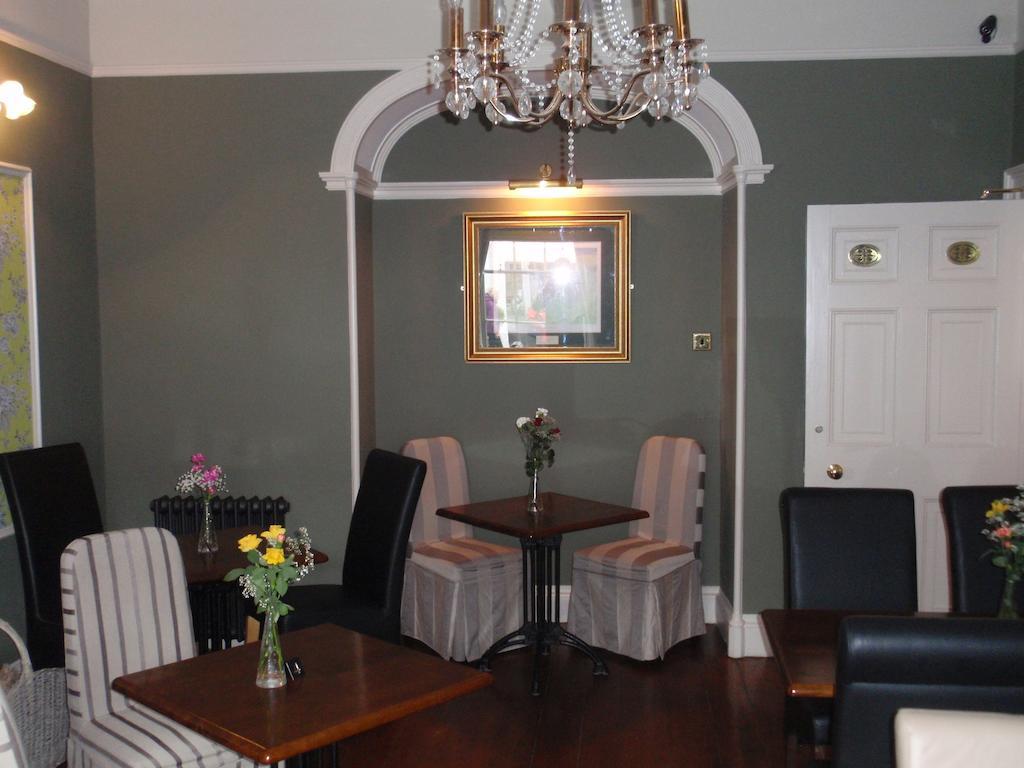 Priory Hotel Картмел Экстерьер фото