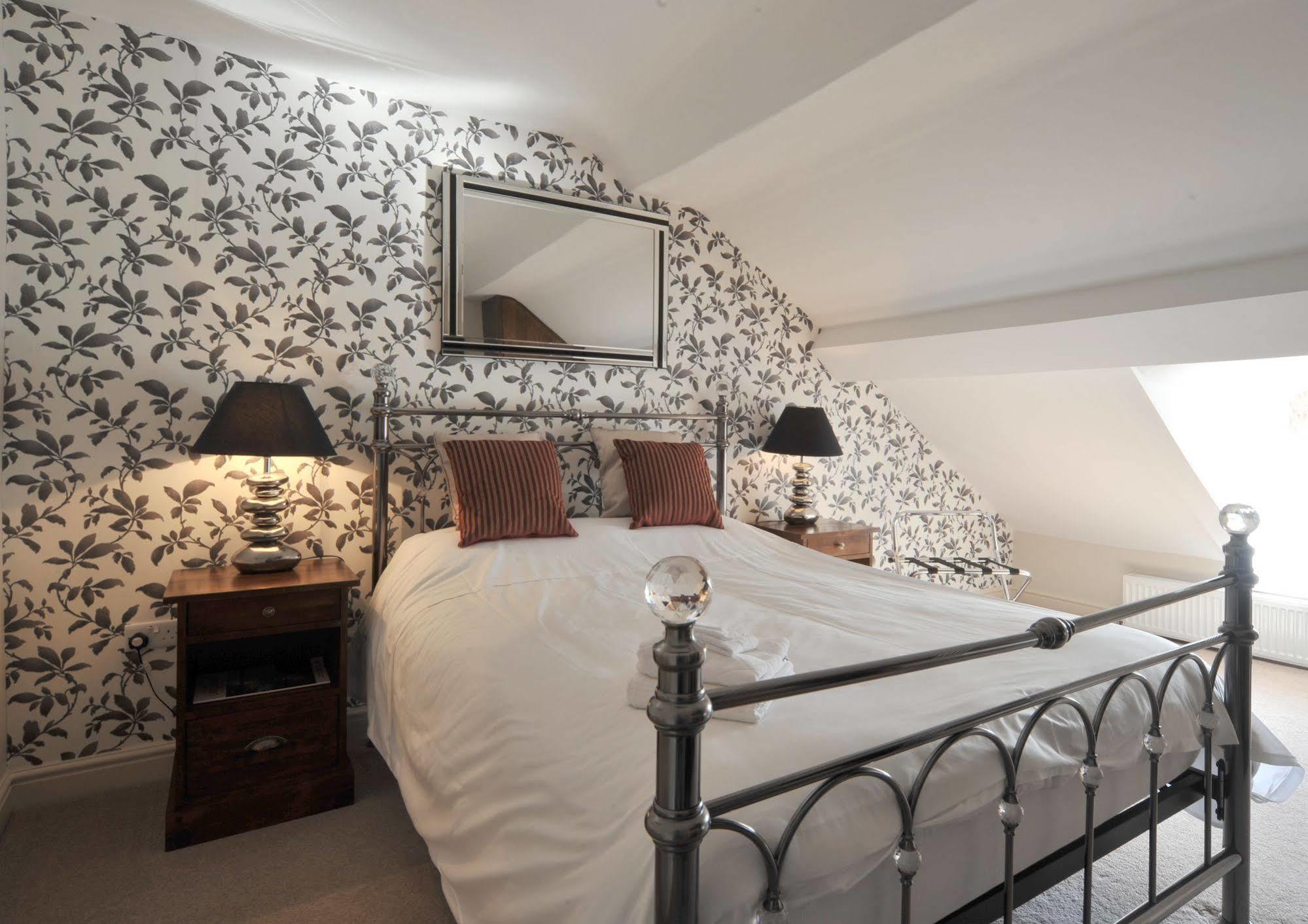 Priory Hotel Картмел Экстерьер фото